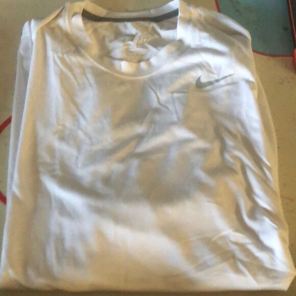 Nike white dri for short sleeved tee great cond - Picture 1 of 3